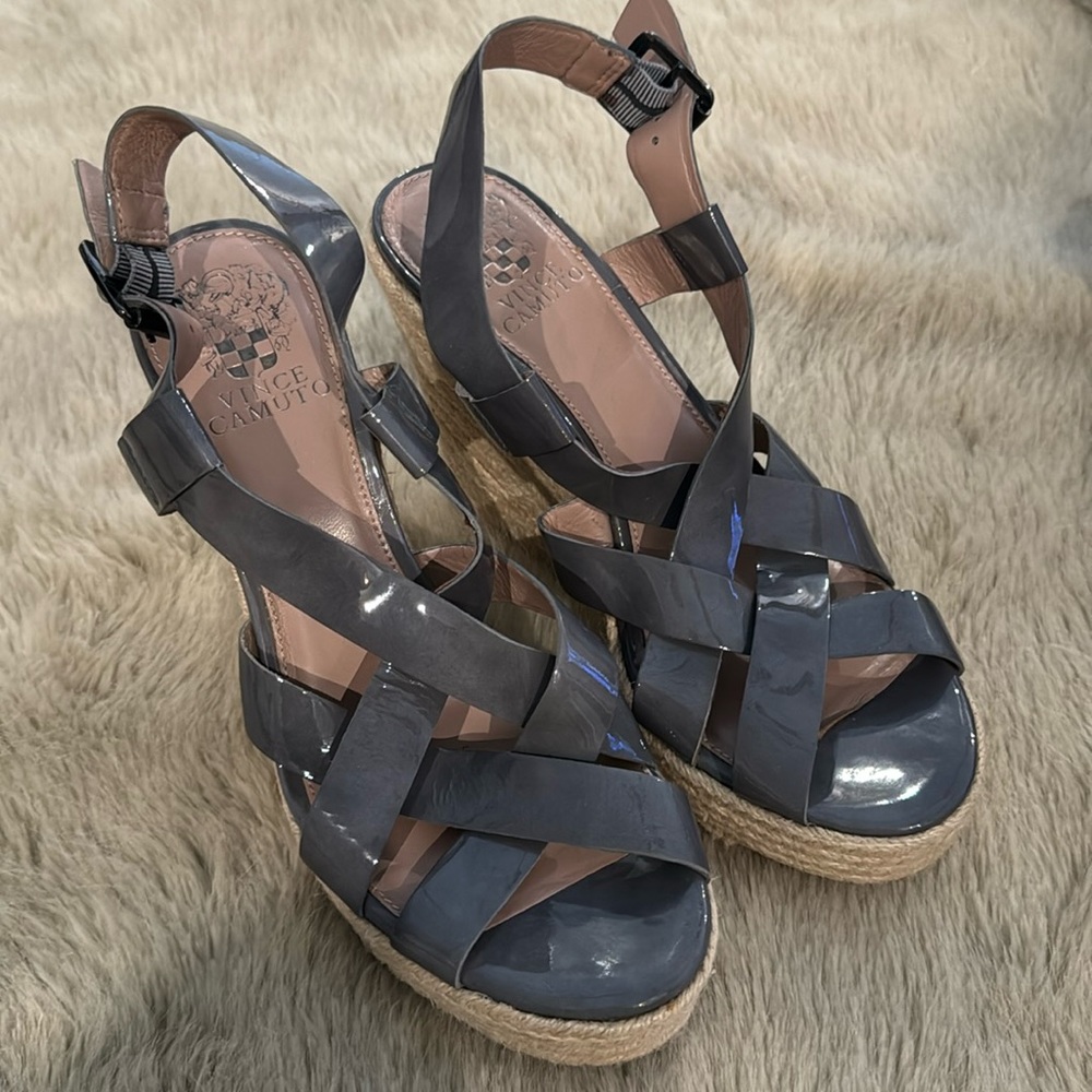 Vince Camuto gray patent lather wedges